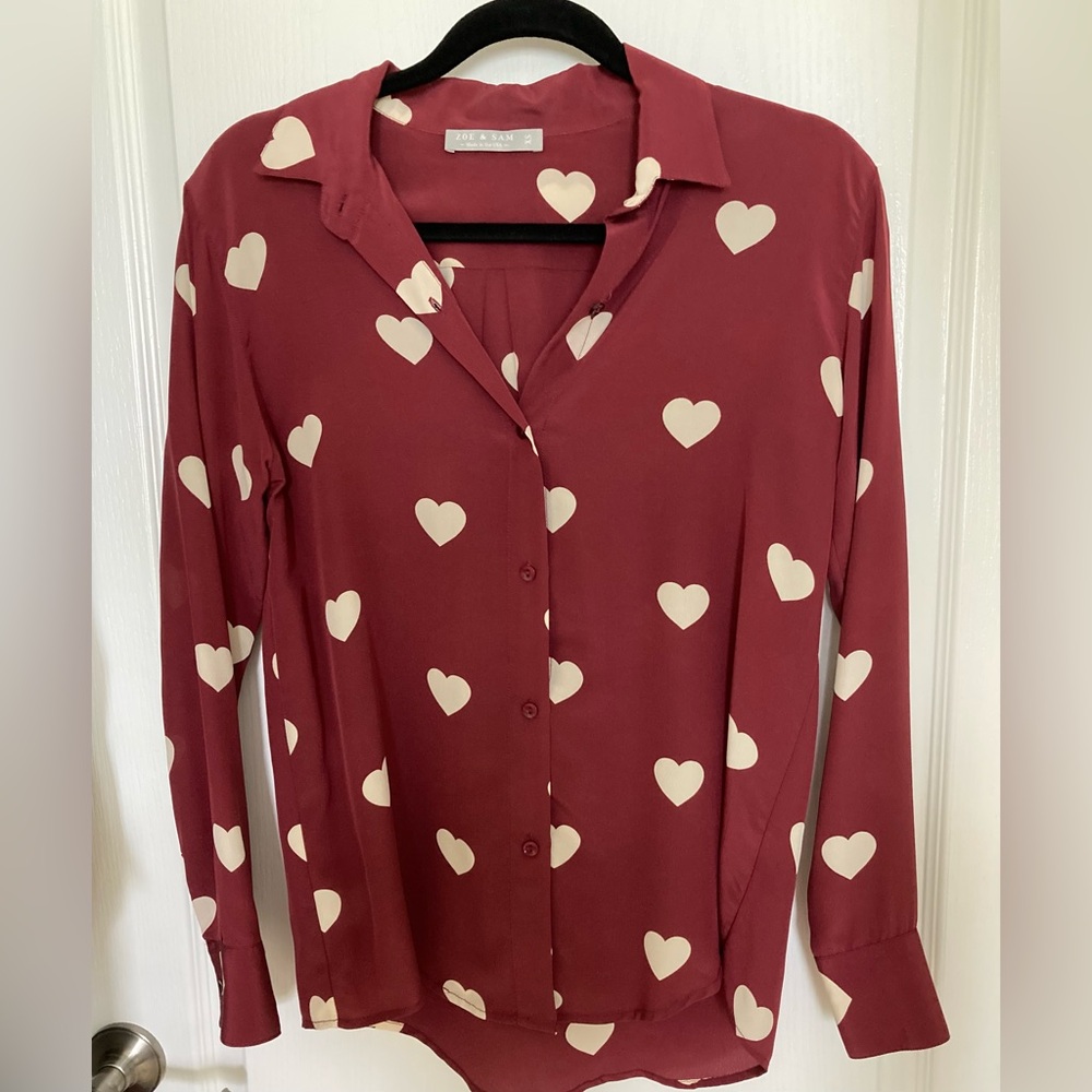 ♥️Beautiful ZOE & SAM Burgundy Hearts Silk Button Down Blouse Size XS